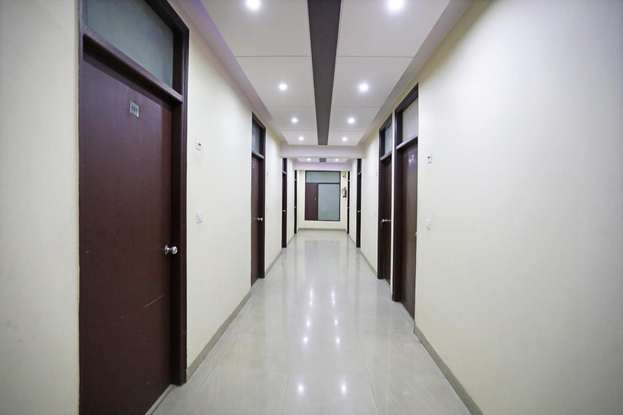 Hotel O Mahipalpur Inn New Delhi Bagian luar foto