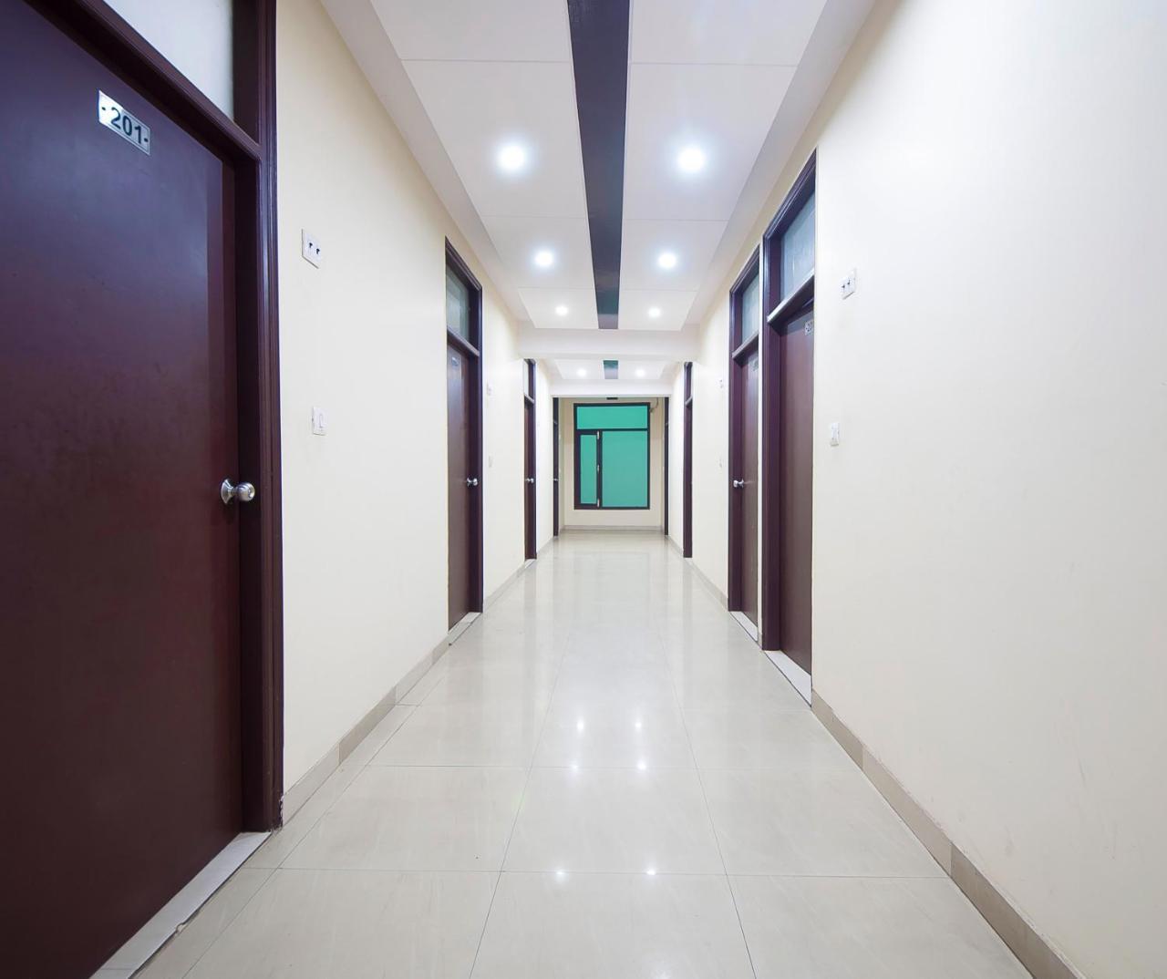 Hotel O Mahipalpur Inn New Delhi Bagian luar foto