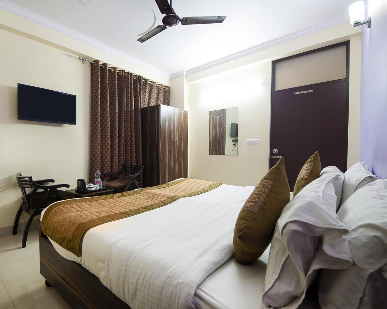 Hotel O Mahipalpur Inn New Delhi Bagian luar foto